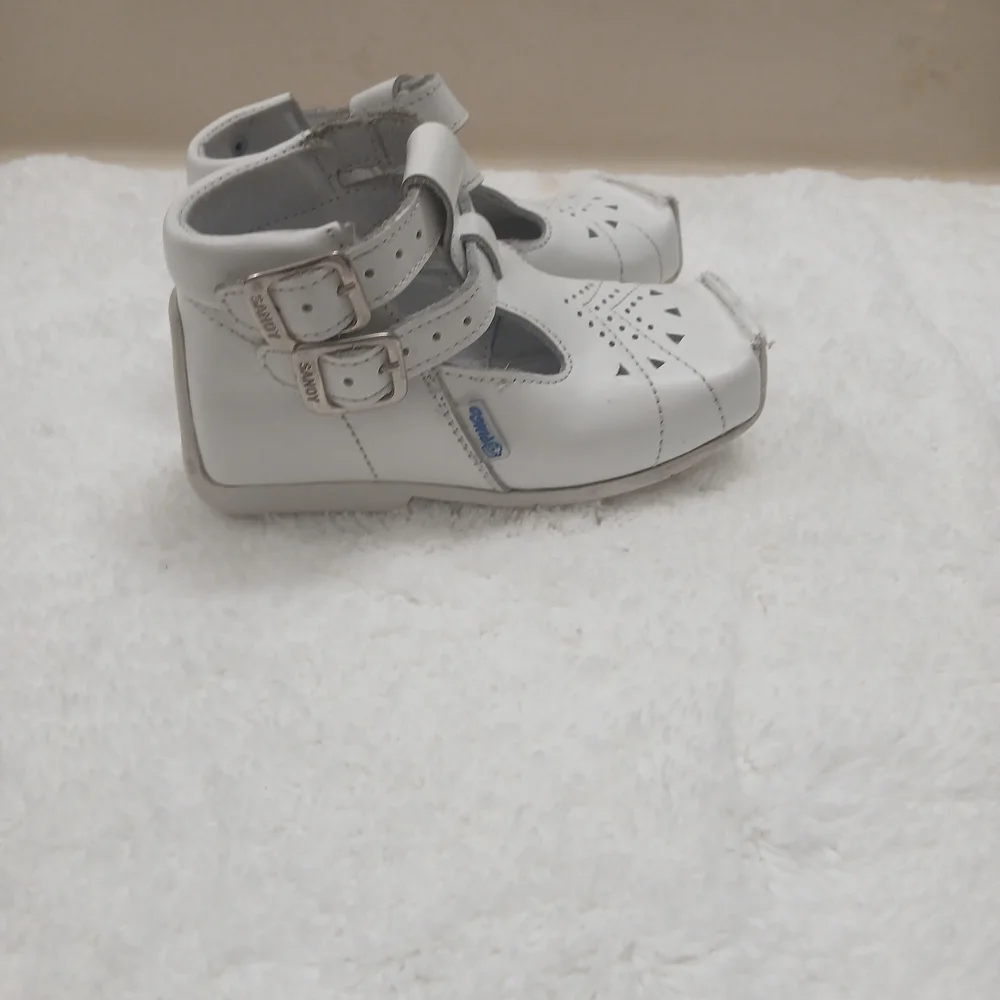 Elegant White Kids Dress Shoes - Picture 2 of 3